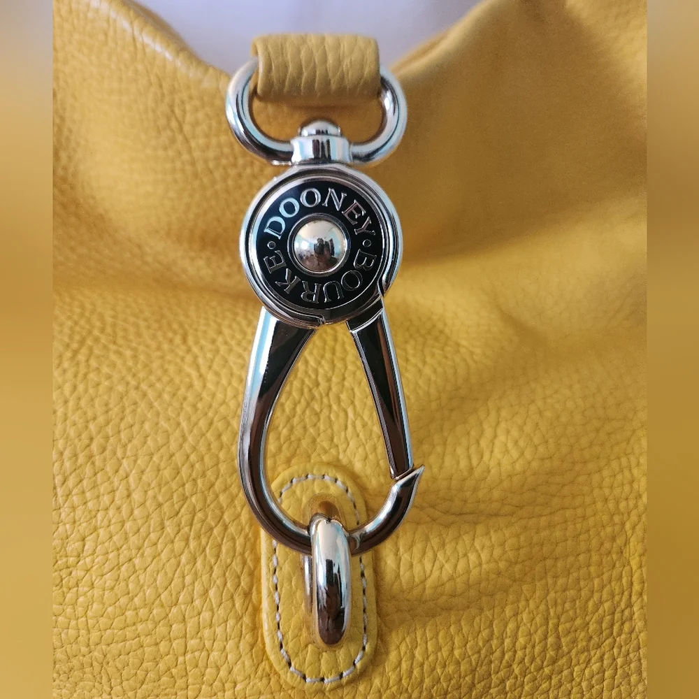 Dooney & Bourke Bag GUC Pebble Leather Logo Lock Hobo Shoulder Sac in yellow Lrg